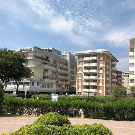 Lägenhet Beachfront With Terrace *