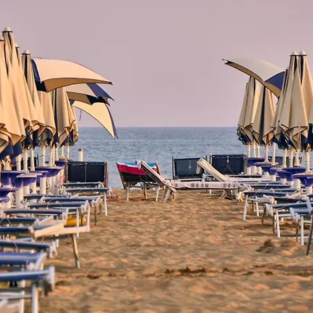 Beachfront With Terrace Lägenhet Bibione